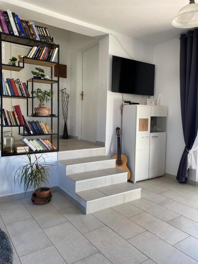 Apartamento Beautiful Island House Ugljan Exterior foto